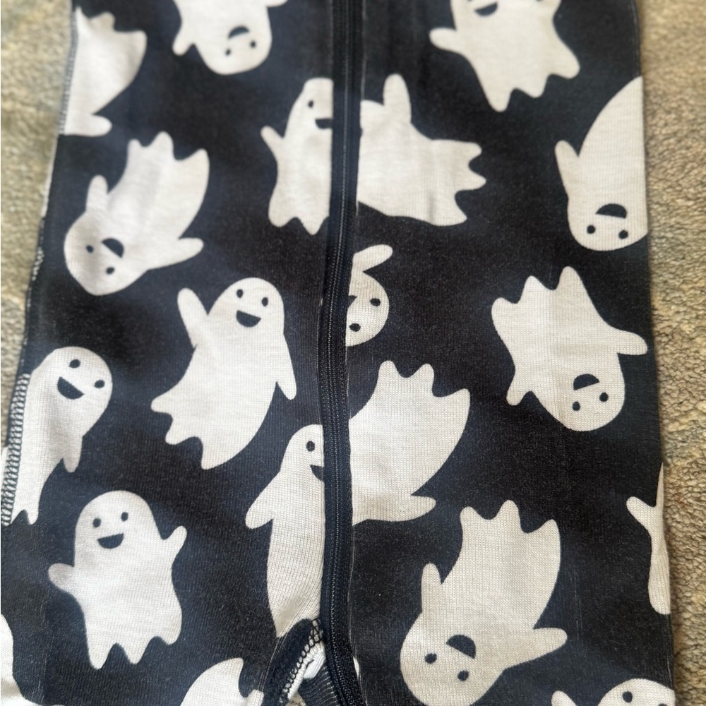 Hanna Andersson Black and White Ghost Print Footies - Picture 2 of 4